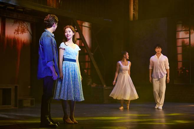 ‘아메리칸 드림’을 꿈꾸며 미국으로 몰려든 이민자들의 삶을 담은 뮤지컬 ‘웨스트 사이드 스토리’ [쇼노트 제공]