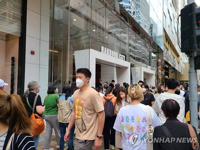 홍콩 침사추이 명품거리 (홍콩=연합뉴스) 윤고은 특파원 = 18일 홍콩 침사추이 명품거리의 모습. 2023.2.18.