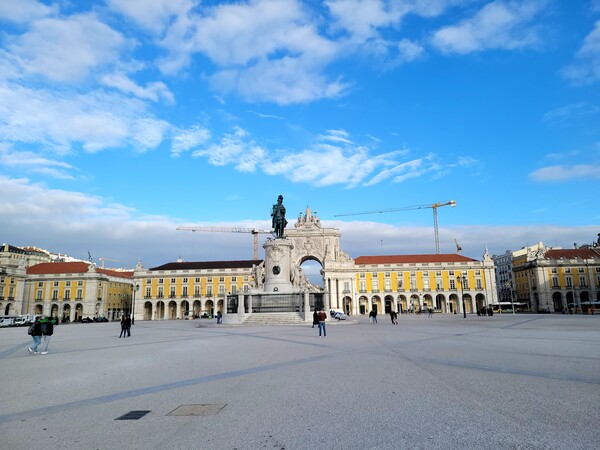포르투갈의 수도 리스본에 있는 광장