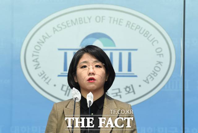 용혜인 기보소득당 의원이 24일 오전 서울 여의도 국회 소통관에서 기자회견을 열고 이재명 더불어민주당 대표의 체포동의안 관련 입장을 밝히고 있다. /국회=이새롬 기자