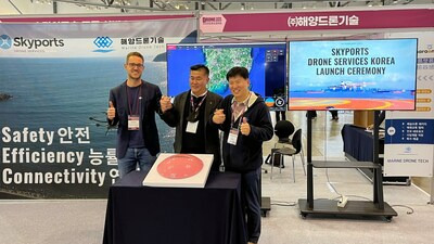 The announcement was made today at the Korea Drone Show in Busan, with key company representatives Mr Alex Brown (far left) and Mr Hwang Eui-Cheol (far right) in attendance. The occasion was also graced by special guest Mr Kim Sangwook (middle), Data Information Statistics Team Leader, Smart Information Department, Yeosu City.
Photo Credit: Skyports Drone Services Korea