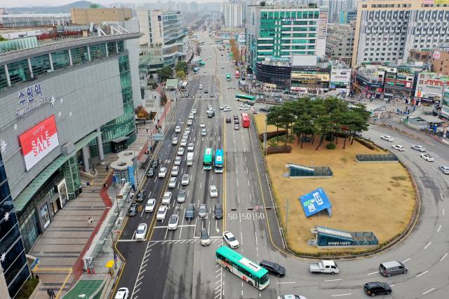 경기 지역 유동인구 1위를 자랑하는 수원역 일대 모습. 수원특례시 제공