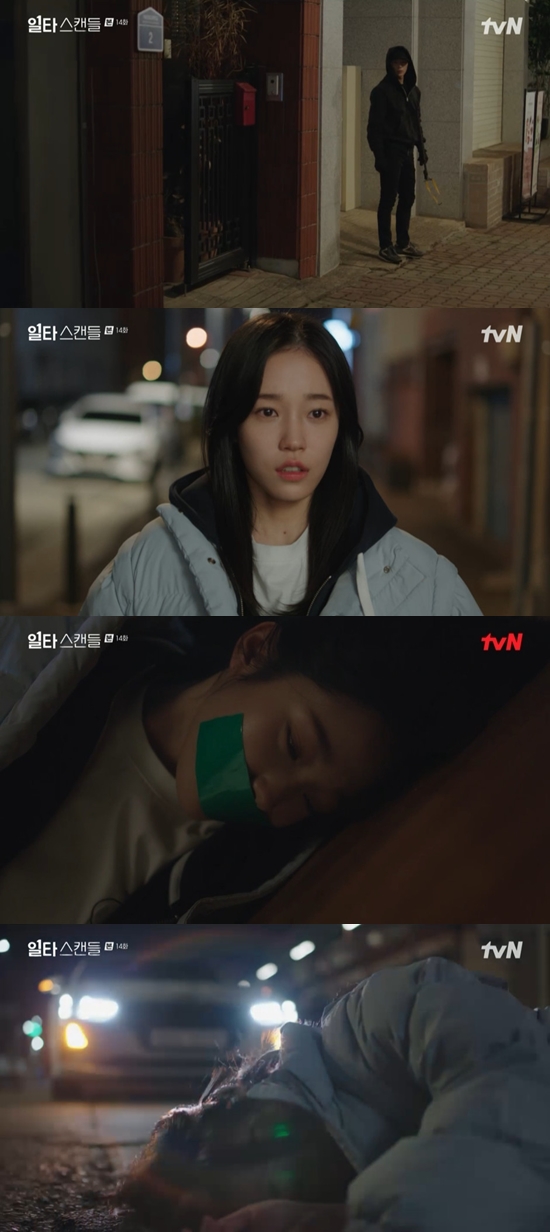 Jung Kyung-ho finds out that the serial Murderer is Shin Jae-ha.In the 14th episode of tvN Crash Course in Romance broadcasted on the 26th, Namhae (royunseo) was chased by a serial Murderer, Shin Jae-ha, and was in an accident and became a coma.On the same day, Namhae saw Ji Dong-hee shooting iron beads at the southbound ferry (Jeon Do-yeon) in front of her house.As soon as I turned on the cellphone, Ji Dong-hee took the cellphone when I was about to receive a call from my family.Namhae pushed Ji Dong-hee and escaped from the house. During a breathtaking chase, Namhae was hit by a taxi running down the alley.When people gathered, Ji Dong-hee disappeared after leaving Memoir of War on Namhaes cellphone, Mom, Im sorry, Jae-woo, take care of my uncle.After that, the cellphone was turned on, and the South and the family heard that Namhae was in the hospital. Ji Dong-hee also came to the emergency room and looked at the operating room meaningfully.The medical team explained that Namhae fell into Coma due to cerebral edema and had to wait for him to wake up.Police also misunderstood that he had deliberately jumped into the car because of the stress of the entrance examination, saying, Is not it related to the blank answer sheet in the test?Kim Young-joo (Lee Bong-ryeon) hugged Nam Jae-woo (Oh Eui-sik) as he fought back tears.Im sad to see Hae lying down. Im The Uncle, but I can not do anything. Lee Seon-jae (Lee Chae-min), who was suffering from guilt, told his mother Jang Seo-jin (Jang Young-nam) to tell the school frankly and ask her to be punished.Lee Seon-jae said, So my mother is happy, and Jang Seo-jin was shocked.Jang Seo-jin, who was drunk afterward, called her estranged husband and said, Why did I end up like this? Im so scared of myself now. I dont know how far Ill go or how much worse itll get. I thought, If she died like this, Id rather have done that.Choi Hwang Chi-yeul (Jung Kyung-ho) told Ji Dong-hee that he wanted to postpone the math camp schedule or cancel the schedule.However, Ji Dong-hee did not convey the meaning of Choi Hwang Chi-yeul to Gangwon Province, South Korea (Huh Jung-do), and lied to Choi Hwang Chi-yeul that it was difficult to cancel.Bang Soo-ah (Kang Na-eon), who suffers from hallucinations and hallucinations and suffers from entrance exam stress, screamed at her mother Cho Soo-hee (Kim Sun-young) on the phone, saying, That could be me.Lee Seon-jae, who was suffering from guilt, tried to jump off the roof, and Seo Geon-hoo (Lee Min-jae) witnessed it.Lee Seon-jae then went to his homeroom teacher, Jeon Dong-ryul (Kim Dae-yong), and decided to tell everything.Nam Haeng-sun, who saw a strange wound on her wrist, visited the police and asked for a reinvestigation, saying, (The suicide note) doesnt sound like my child. (She said she bought a garbage bag) on the way home.Choi Hwang Chi-yeul was on the phone with the head of Gangwon Province, South Korea, when he learned that Ji Dong-hee had lied about the math camp.I crossed the line and deceived myself. Ji Dong-hee said, I was worried that my teacher would be funny.Choi Hwang Chi-yeul said, I am not shaking, but changing. Do you think that you are normal? Do you miss me like that? I do not like it. And why do you judge whether it is beneficial or not?I do not know anything about you, said Choi Hwang Chi-yeul.I do not think Ill be able to go with you in the future. Choi Hwang Chi-yeul was investigated by the Detectives regarding the death of Jin Yi-sang (Ji Il-ju).Detectives told Choi Hwang Chi-yeul that he doubted himself, saying, The common point of the iron beads related case is Mr. Hwang Chi-yeul.It was also revealed that Jung Sung-hyuns younger brother, who committed suicide in the past, was Jung Sung-hyun.Jung Sung-hyun was innocent after killing her obsessed mother from the window after her sisters death, but she was innocent. After that, she washed her identity with Ji Dong-hee and stayed with Choi Hwang Chi-yeul.Police also heard testimony that Jung Sung-hyun was the culprit who shot iron beads from a security guard in his former apartment.Ji Dong-hui went to Choi Hwang Chi-yeul and knelt down, saying, It was wrong. Choi Hwang Chi-yeul shook hands, saying, I was sensitive for a moment, too. This is not how I treated you, who I have treated with all my body and mind for the past six years.Ji Dong-hee grabbed Choi Hwang Chi-yeuls hand, and Choi Hwang Chi-yeul was convinced that the police had a callus on the right hand index finger of the serial Murderer, and then followed Ji Dong-hee.Photo = tvN broadcast screen
