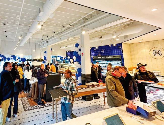 파리바게뜨 미국 가맹 100호점 ‘레드뱅크점’. [SPC그룹 제공]