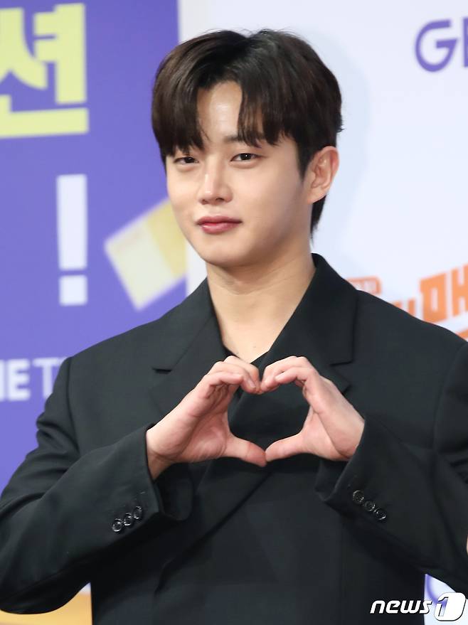 배우 김민석이 28일 서울 구로구 디큐브시티에서 열린 지니 TV 오리지널 '딜리버리맨'(감독 강솔, 박대희) 제작발표회에서 포즈를 취하고 있다. '딜리버리맨'은 생계형 택시 기사 서영민(윤찬영 분)과 기억상실 영혼 강지현(방민아 분)이 펼치는 저세상 하이텐션 수사극이다. 2023.2.28/뉴스1 ⓒ News1 권현진 기자