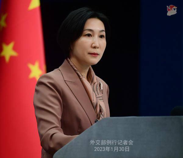 마오닝 중국 외교부 대변인이 1월 30일 정례 브리핑에서 기자들의 질문을 듣고 있다. 중국 외교부