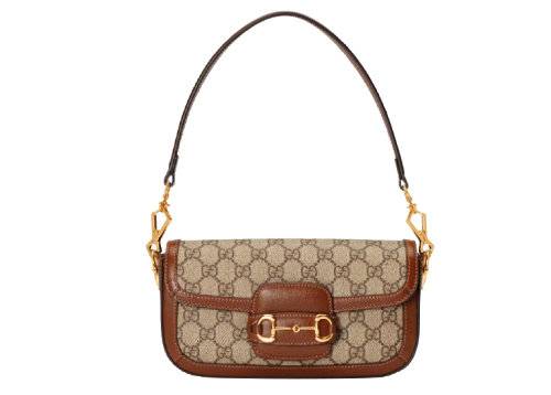 아이코닉한 로고와 골드 버클이 클래식한 숄더백. 360만 원 구찌.