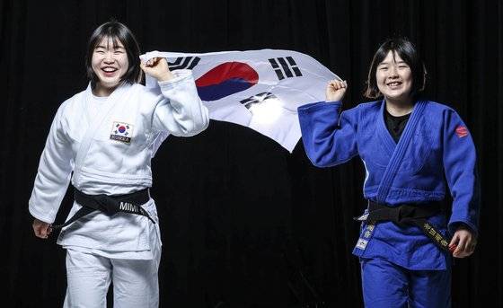 허미미의 주특기는 업어치기, 허미오는 허벅다리 걸기다. 매트에서 둘은 라이벌이자, 동료다. 김성룡 기자