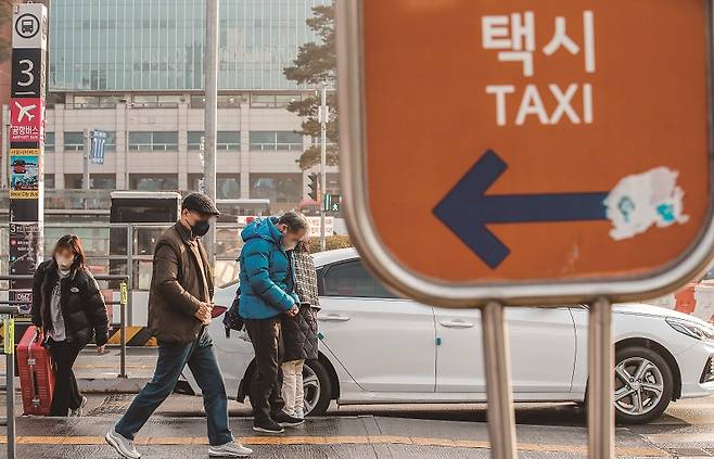 정부의 심야 승차난 완화 대책은 긍정적·부정적 효과 모두 가져왔다.[사진=뉴시스]