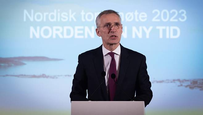 핀란드 방문한 나토 사무총장 (헬싱키=연합뉴스) 옌스 스톨텐베르그 북대서양조약기구(NATO·나토) 사무총장이 28일(현지시간) 핀란드 헬싱키에서 열린 '북유럽 사회민주노동운동 협력위원회'(SAMAK) 회의에 참석해 연설하고 있다. 2023.2.28 photo@yna.co.kr [나토 제공. 재판매 및 DB 금지]