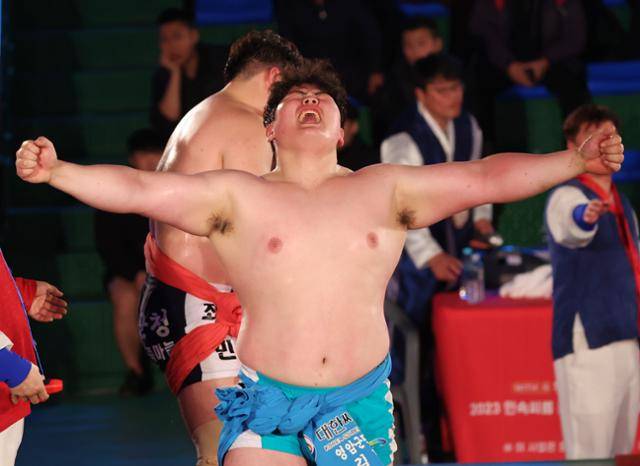 '모래판 괴물'로 대형 스타 재목으로 꼽히는 김민재. 대한씨름협회 제공