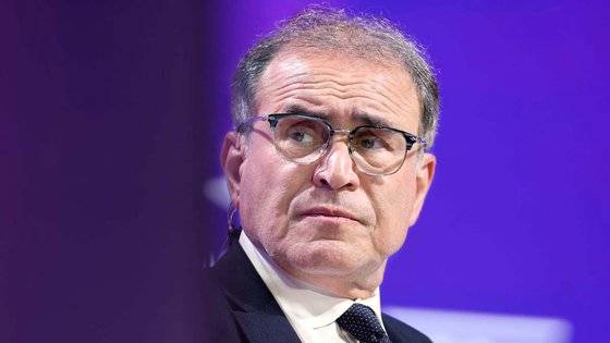 누리엘 루비니 미국 뉴욕대 교수가 새 책 『초거대 위협(Mega threats)』 통해 앞으로 10여년 동안 열 가지 위협요인이 세계 경제를 위협할 수 있다고 경고했다. “위기를 마케팅하는 게 아니라 위기를 야기할 수 있기 때문”이라고 강조했다.