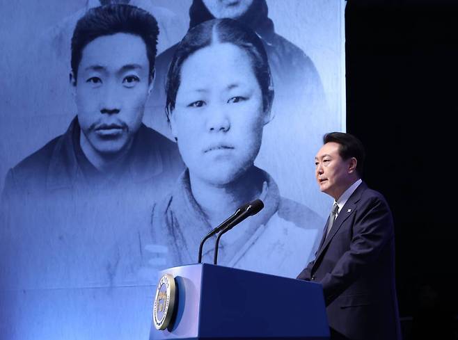 [서울=뉴시스] 홍효식 기자 = 윤석열 대통령이 1일 서울 중구 유관순 기념관에서 열린 제104주년 3.1절 기념식에서 기념사를 하고 있다. (대통령실통신사진기자단) 2023.03.01.