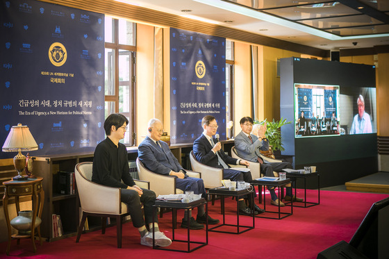 In this file photo, Kyung Hee University System hosts the annual Peace BAR Festival virtually on to mark the International Day of Peace. Park Young-shin, emeritus professor at Yonsei University, speaks during a roundtable conference during last year's festival, joined by Seo Sae-jong (left), a student at Kyung Hee University, Kwon Gi-bung, rector of the Graduate Institute of Peace Studies at Kyung Hee University, and Song Jae-ryong, a professor at Kyung Hee University. [KYUNG HEE UNIVERSITY SYSTEM]