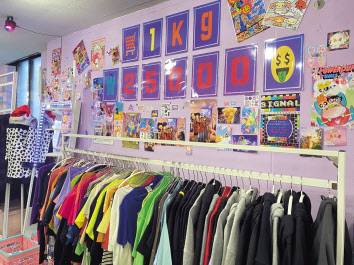 1일 오후 서울 강서구 화곡동의 주택가에 있는 한 빈티지숍에서 ㎏당 2만5000원에 옷을 판매하고 있다. 신주희 기자