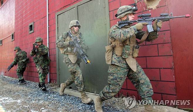 대규모 연합야외기동훈련 '전사의방패' 실시…연합군능력 상징 [연합뉴스 자료사진]