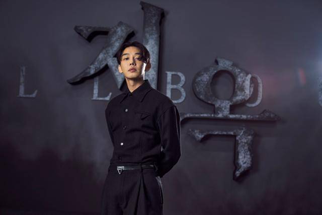 드라마 '지옥' 시즌1에서 사이비 종교 수장을 연기했던 유아인이 시즌2에서 하차했다. 그는 마약류 투약 혐의로 수사를 받고 있다. 넷플릭스 제공
