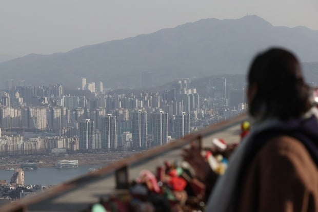 서울 남산에서 바라본 서울 시내 아파트 전경 사진=연합뉴스