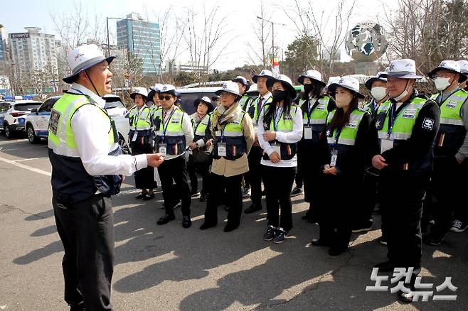 '2023 대한민국 제1회 100만 국민재난안전총연합대회'에 참가하기 위해 전국에서 집결하고 있는 재난안전보안관 모습. 노컷TV 채승옥