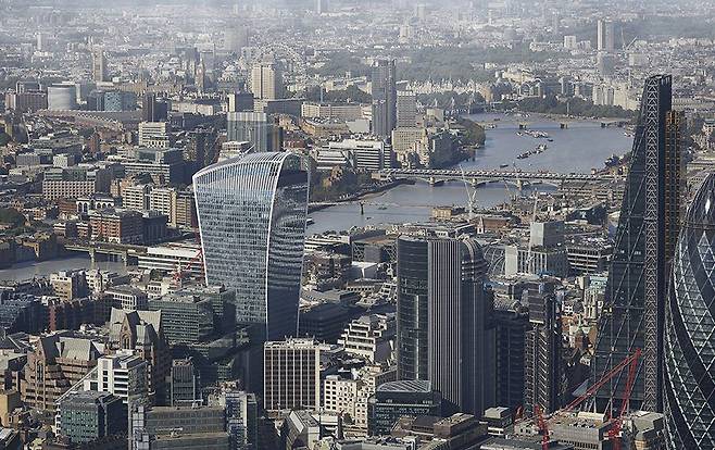 일명 '워키토키'라 불리는 '런던 20 펜처치 스트리트'(사진 가운데)./ 라파엘 비뇰리 아키텍츠