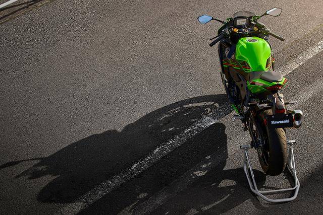 가와사키 닌자 ZX-4RR