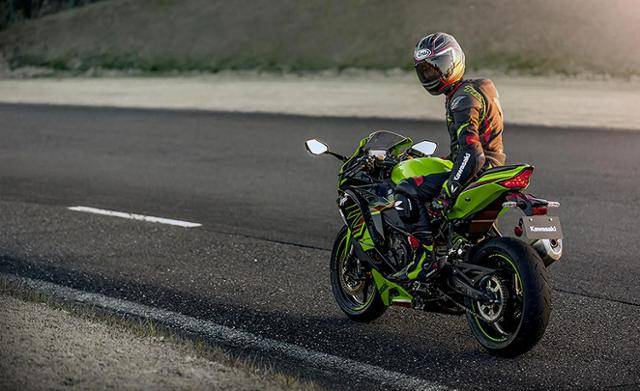 가와사키 닌자 ZX-4RR