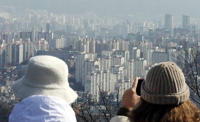 "돈 돌아야" KB금융, 부동산PF에 5000억원 지원