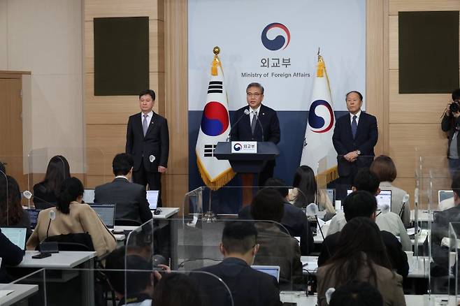 [서울=뉴시스] 배훈식 기자 = 박진 외교부 장관이 6일 오전 서울 종로구 외교부 청사에서 일제 강제동원 피해배상 해법 발표를 하고 있다.(공동취재사진) 2023.03.06. photo@newsis.com <저작권자ⓒ 공감언론 뉴시스통신사. 무단전재-재배포 금지.> /사진=뉴시스화상