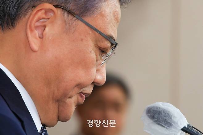 박진 외교부 장관이 6일 서울 종로구 외교부청사 브리핑룸에서 일제 강제징용 피해 배상해법 발표를 하고 있다. 이준헌 기자