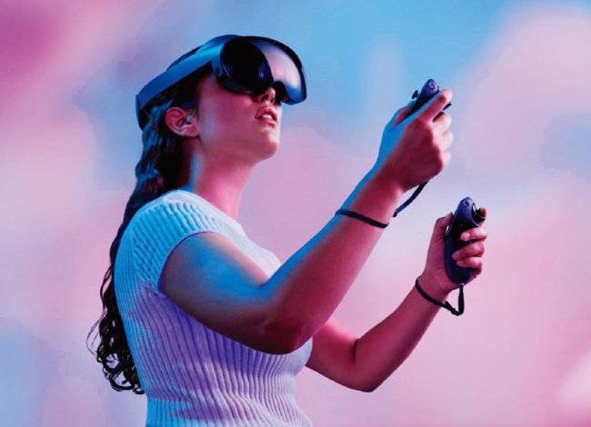 메타의 가상현실(VR) 기기 ‘메타 퀘스트 프로’를 사용하는 체험자. [메타 제공]