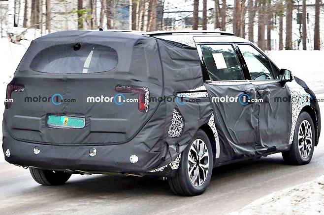 사진 : 기아 카니발 페이스리프트 (출처 : 모터1)