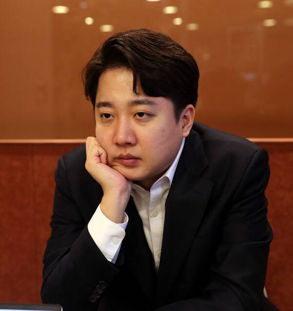 이준석 국민의힘 전 대표가 3일 서울 여의도 사무실에서 <한겨레>와 인터뷰하고 있다. 강창광 선임기자 chang@hani.co.kr