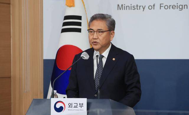 박진 외교부 장관이 6일 오전 서울 종로구 외교부에서 일제 강제징용 피해 배상 해법 정부입장 발표를 하고 있다. 뉴스1