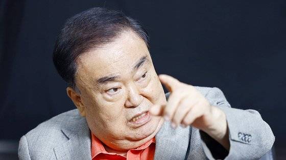 문희상 전 국회의장이 지난해 6월 여의도 금강빌딩에서 중앙일보와 인터뷰하고 있다. 김현동 기자