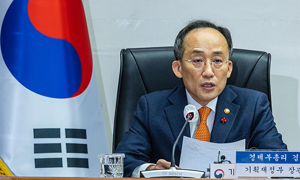 Deputy Prime Minister and Finance minister Choo Kyung-ho revealed the plan on Friday while chairing a central-regional government meeting in Seoul. [Photo by Yonhap]