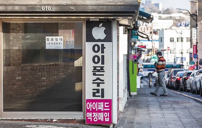 2월28일 서울 용산구 숙명여대 앞 거리가 썰렁하다. 행인은 거의 없고 많은 가게에 '임대 문의' 안내문이 붙어있다. ⓒ시사저널 최준필