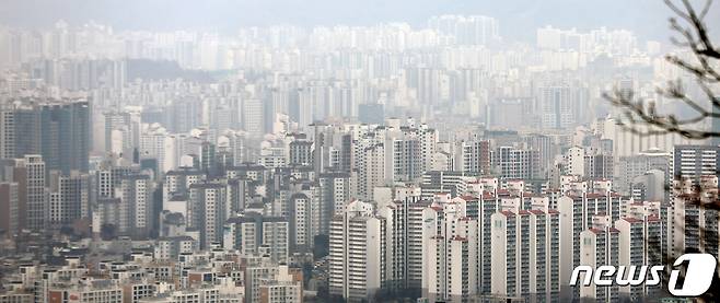 서울 중구 남산에서 바라본 아파트 모습. 2023.3.7/뉴스1 ⓒ News1 임세영 기자