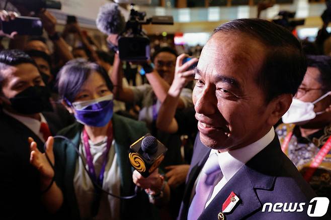 지난해 11월 14일(현지시간) 올해 주요 20개국(G20) 정상회의가 인도네시아 발리에서 열린 가운데 인도네시아의 조코 위도도(조코위) 대통령이 G20 정상회의를 앞두고 기자회견을 가지고 있다. ⓒ 로이터=뉴스1 ⓒ News1 정윤영 기자