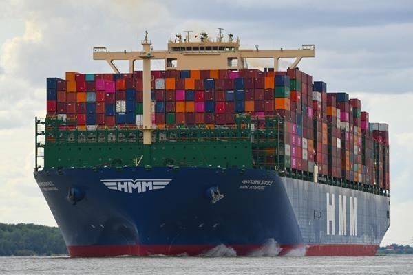 Container ship [Source : HMM]