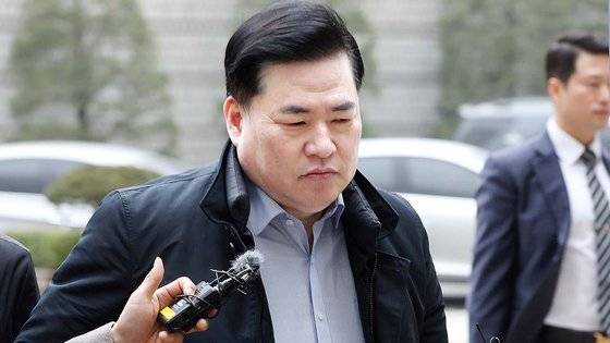 유동규 전 성남도시개발공사 기획본부장이 9일 오전 서울 서초구 서울중앙지방법원에서 열린 김용 전 민주연구원 부원장의 불법 정치자금 혐의 공판에 증인으로 출석했다. 연합뉴스