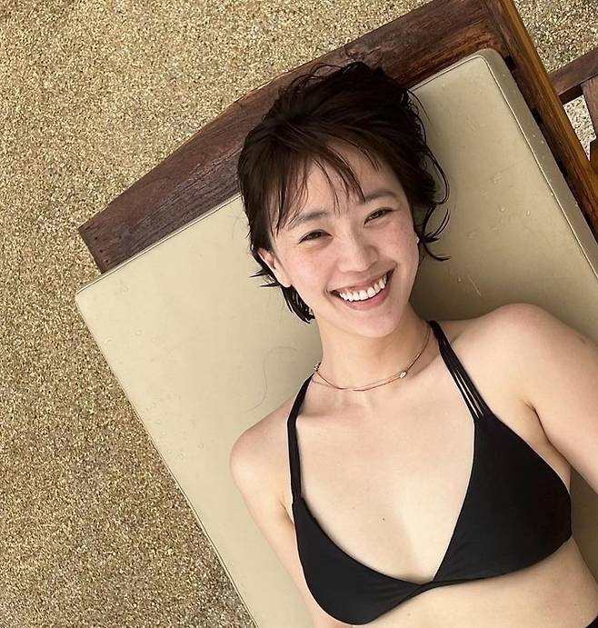 Actress Hye-Jin Jeon shared her recent status on the trip.Hye-Jin Jeon posted several photos to her personal Instagram on March 9.In the photo, Hye-Jin Jeon enjoys a vacation wearing a bathing suit. Hye-Jin Jeon, who has a slim figure from a red dotted swimsuit to a black bikini,Above all, the beauty of the face with a big smile is lovely.My fellow actor, Um Ji-won, who watched the photo, responded Pretty Hyejini, and the netizens commented It looks like a girl, Hajin has a good time and You are spending time in Thailand. Have a good day.