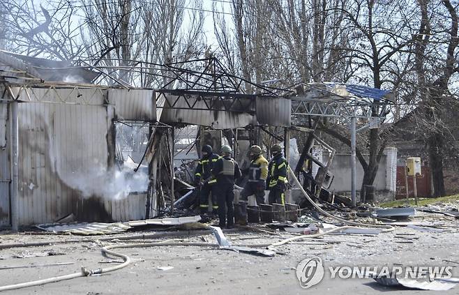 러시아군의 포격을 받은 우크라이나 헤르손시의 모습 [EPA 연합뉴스 자료 사진. 재판매 및 DB 금지]