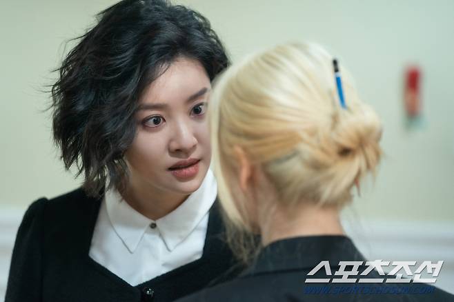 Sc이슈]'더 글로리' 혜정 가슴노출, 얼마나 파격적이면 'Cg설'까지…연진, 