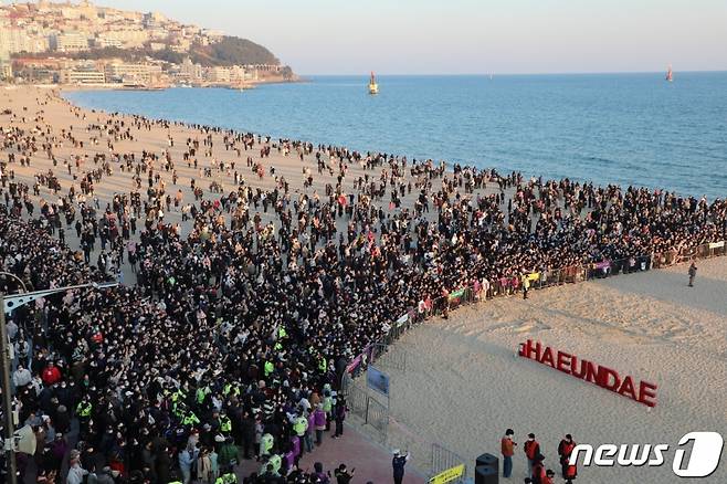 (부산=뉴스1) 노경민 기자 = 해운대해수욕장.2023.2.5/뉴스1  Copyright (C) 뉴스1. All rights reserved. 무단 전재 및 재배포 금지.