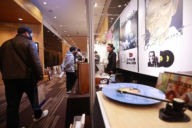 5일 서울 강남구 코엑스에서 열린 2023 서울국제오디오쇼에 LP가 전시되어 있다. 연합뉴스