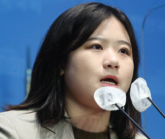 박지현 전 더불어민주당 비상대책위원장이 지난 6일 서울 여의도 국회 소통관에서 민주당의 변화와 혁신을 촉구하는 기자회견을 하고 있다. (사진=뉴스1)