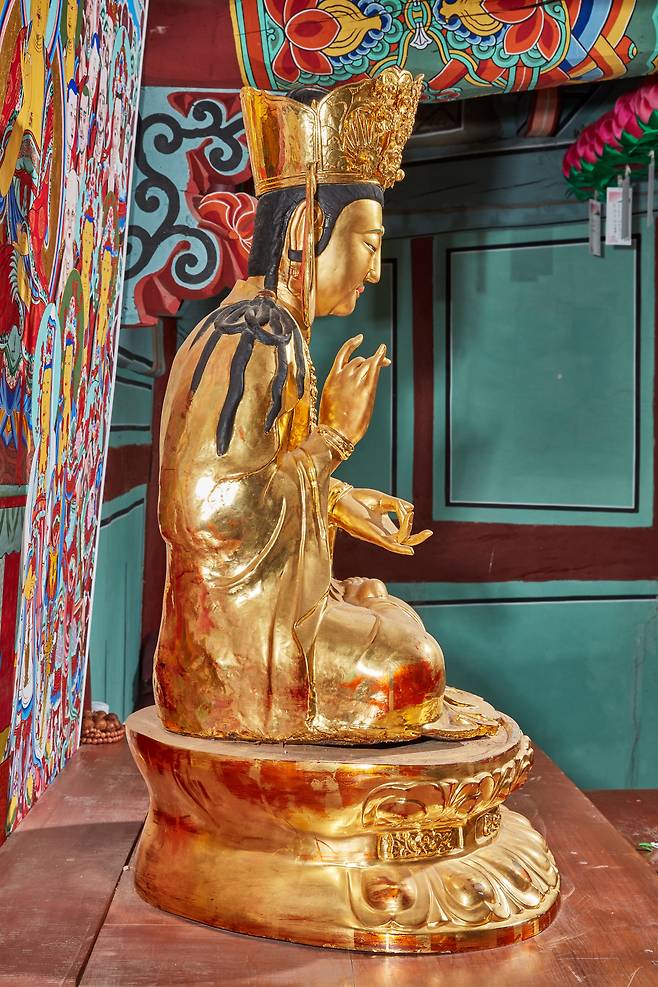 '안성 청룡사 금동관음보살좌상' (문화재청 제공)