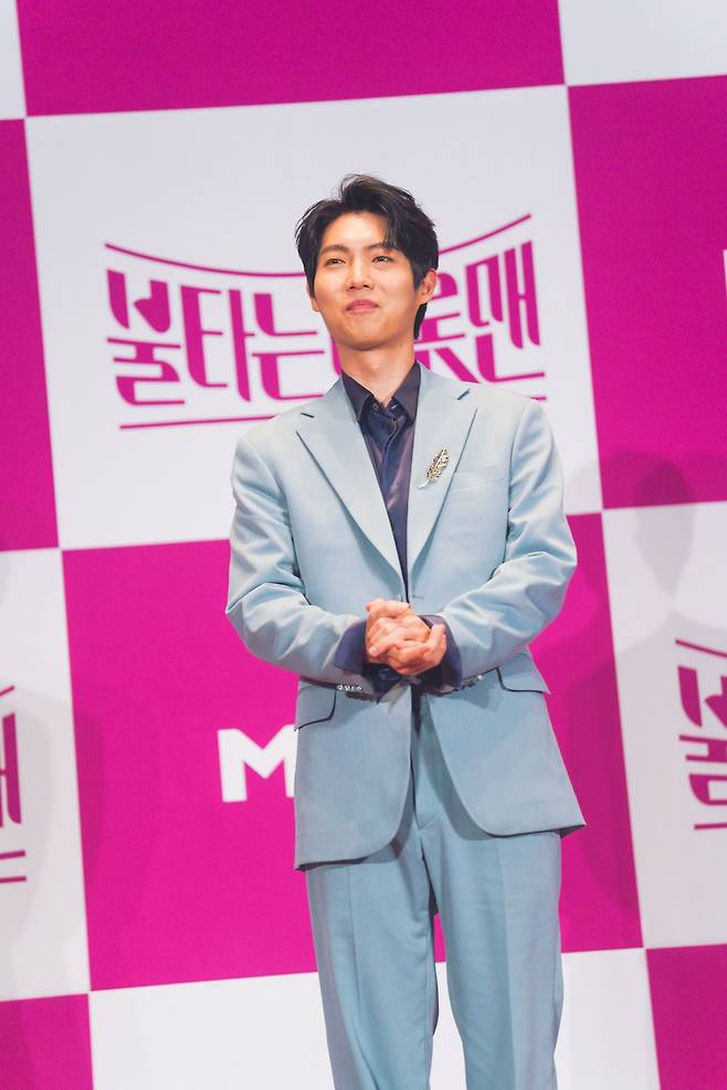 Burning Trotman Son Tae-jin is planning a trip with his colleagues with a winning prize.Burning Trotman is a TV ship Miss Mr. Trot and Mr. Trot . Trot Survival Audition program produced by Inguinal with PD Division, which directed Trot, coincided with MBN.The final episode recorded 16.2% of the nationwide ratings and 17% of the highest audience rating based on Nielsen Korea. Real-time teletext voting exceeded 3.7 million votes.Hwang Young-woong, one of the strongest winning candidates, is due to the controversy over his personal life. Not only his criminal record has been revealed, but also suspicions of past school violence and dating violence have been raised.At that time, hwang young-woong was the candidate who ran first in the audience vote.As the controversy grew, hwang young-woong said, I am going to finish the Burning Trotman contest. I thought that I should not do damage when I entered the finals.I will not excuse it as a childhood thing. I look back on the past time, reflect on it, resolve misunderstandings, and sincerely apologize. I sincerely ask for forgiveness for those who have been hurt.I want to correct it for those who believe in me about stories that are not true. When asked what he would use the prize money of more than 600 million won for, Sohn said, I havent thought about it in detail. I dont know if I expected it, but I dont have a specific plan. I think Im here because of my colleagues.Thank you to my colleagues, I went to Travel and told them to go to rest without a camera. Meanwhile, TOP7 will hold a nationwide tour concert starting April 29-30 at KSPO DOME (formerly Gymnastics Stadium) in Olympic Park, Songpa-gu, Seoul.iMBC  ⁇  Photo Source MBN