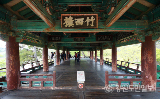 삼척시가 보물 제213호 죽서루의 국보 승격 절차를 진행중인 가운데 최근 중요한 관련 절차중 하나가 강원도 문화재위원회를 통과되면서 국보 승격에 한발짝 다가서게 됐다.