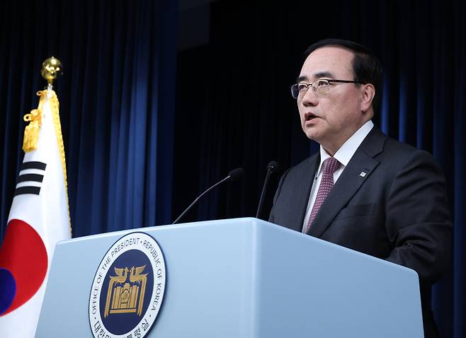 김성한 국가안보실장이 14일 서울 용산 대통령실 청사에서 윤석열 대통령 내외의 일본 방문 일정을 설명하고 있다.    연합뉴스